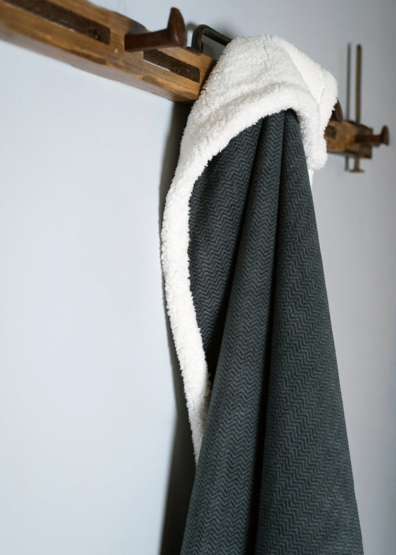 Herringbone Sherpa Throw (50x60)